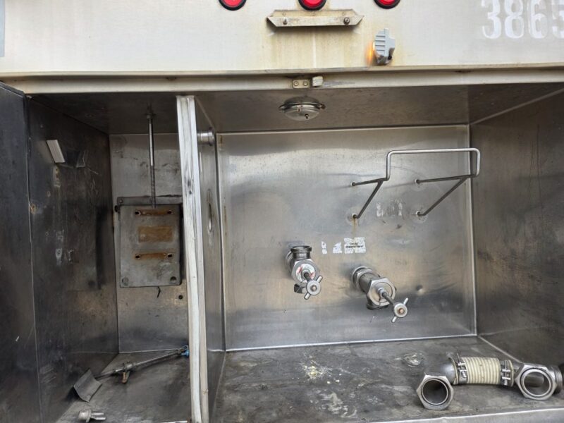 U-4842 1993 Bar-Bel 8000 Gallon Stainless Steel Semi Tanker