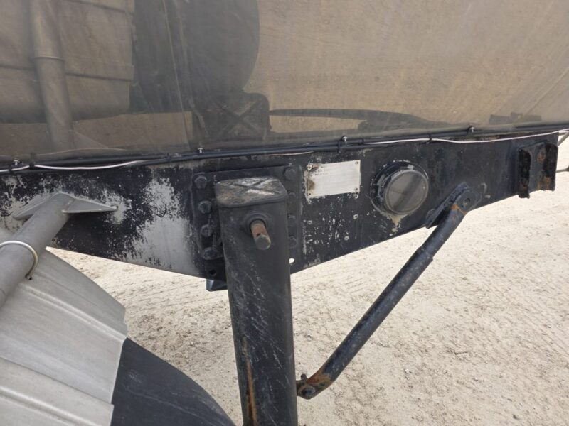 U-4842 1993 Bar-Bel 8000 Gallon Stainless Steel Semi Tanker