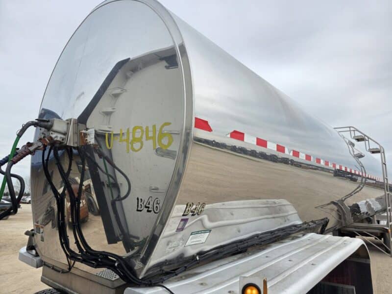 U-4846 1997 Walker 6750 Gallon Stainless Steel Semi Tanker