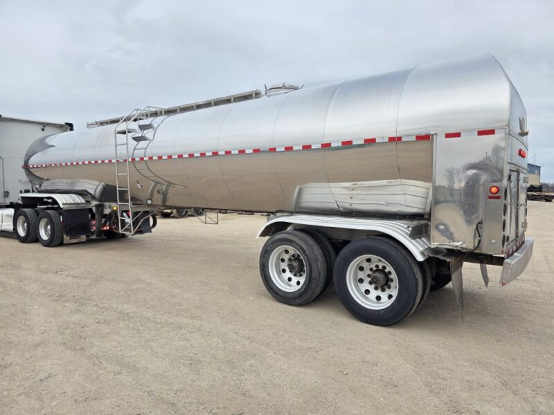 U-4846 1997 Walker 6750 Gallon Stainless Steel Semi Tanker