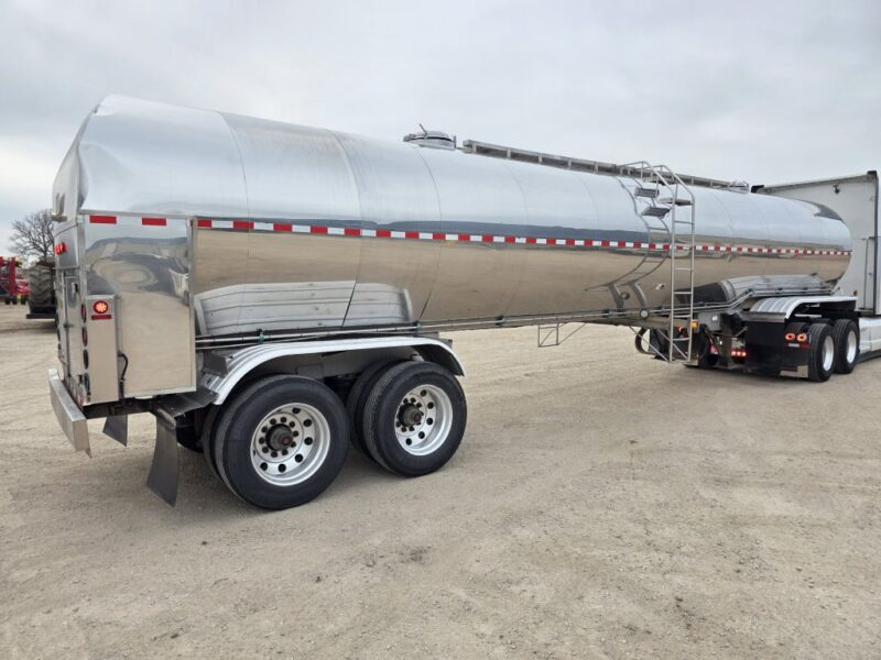 U-4846 1997 Walker 6750 Gallon Stainless Steel Semi Tanker