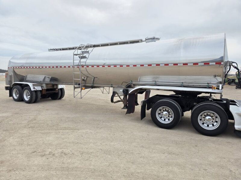 U-4846 1997 Walker 6750 Gallon Stainless Steel Semi Tanker