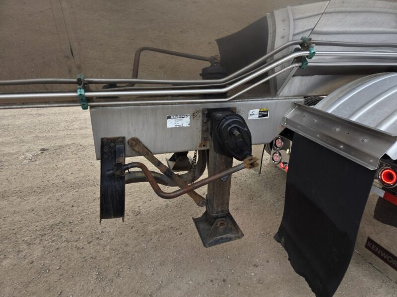 U-4846 1997 Walker 6750 Gallon Stainless Steel Semi Tanker