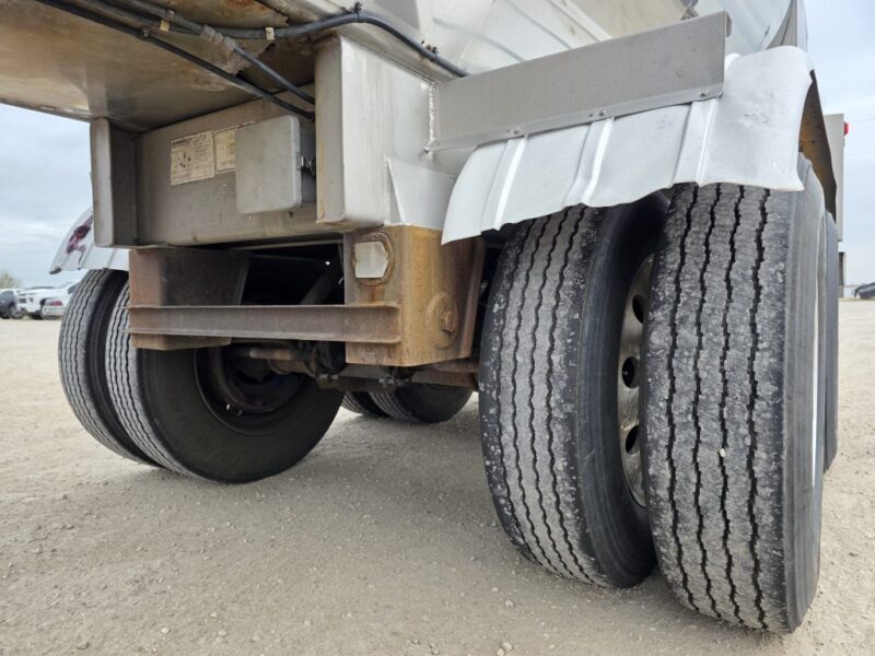 U-4846 1997 Walker 6750 Gallon Stainless Steel Semi Tanker