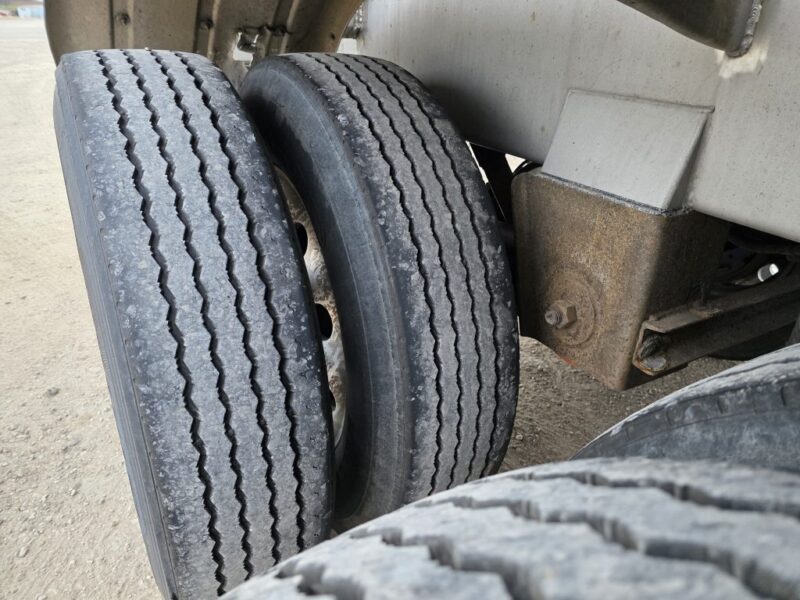 U-4846 1997 Walker 6750 Gallon Stainless Steel Semi Tanker