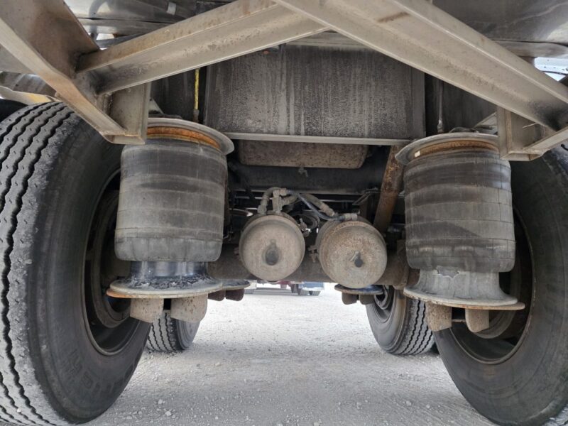 U-4846 1997 Walker 6750 Gallon Stainless Steel Semi Tanker