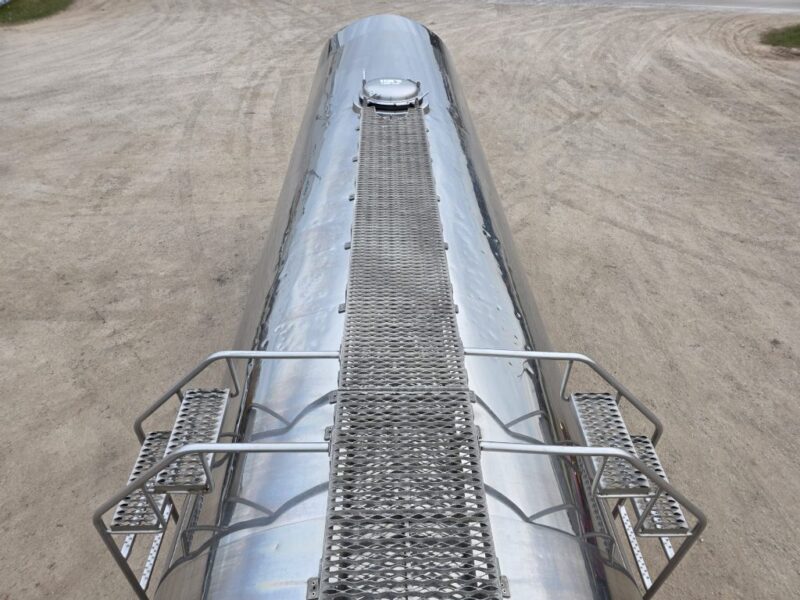 U-4846 1997 Walker 6750 Gallon Stainless Steel Semi Tanker