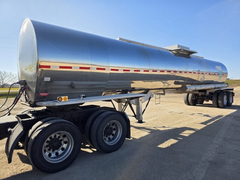 U-4847 1990 Heil 7000 Gallon Stainless Steel Semi Tanker