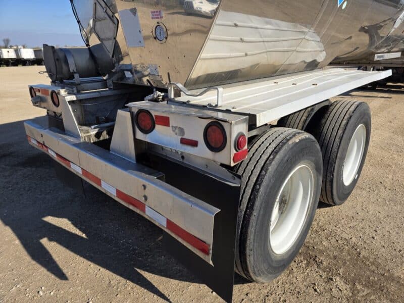 U-4847 1990 Heil 7000 Gallon Stainless Steel Semi Tanker