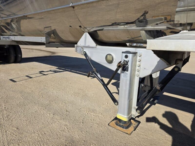 U-4847 1990 Heil 7000 Gallon Stainless Steel Semi Tanker