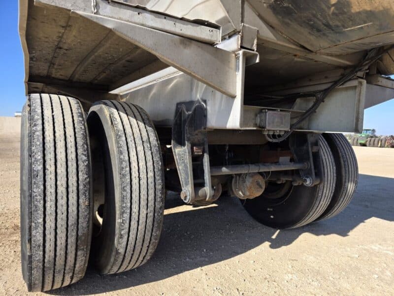 U-4847 1990 Heil 7000 Gallon Stainless Steel Semi Tanker