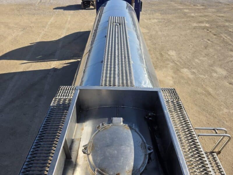 U-4847 1990 Heil 7000 Gallon Stainless Steel Semi Tanker