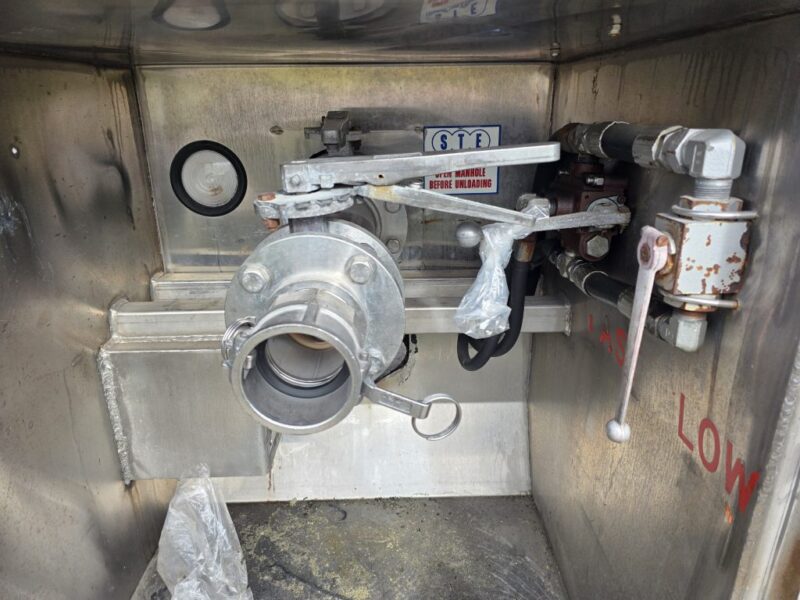 U-4849 1991 STE 6500 Gallon Stainless Steel Semi Tanker