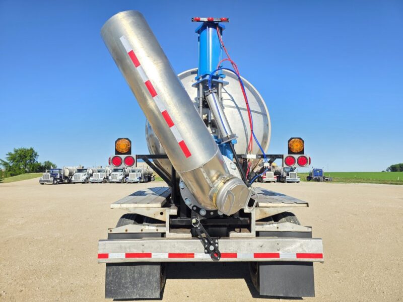 20″ Swivel Tube T-150 1990 Heil 7000 Gallon Stainless Steel Semi Tanker