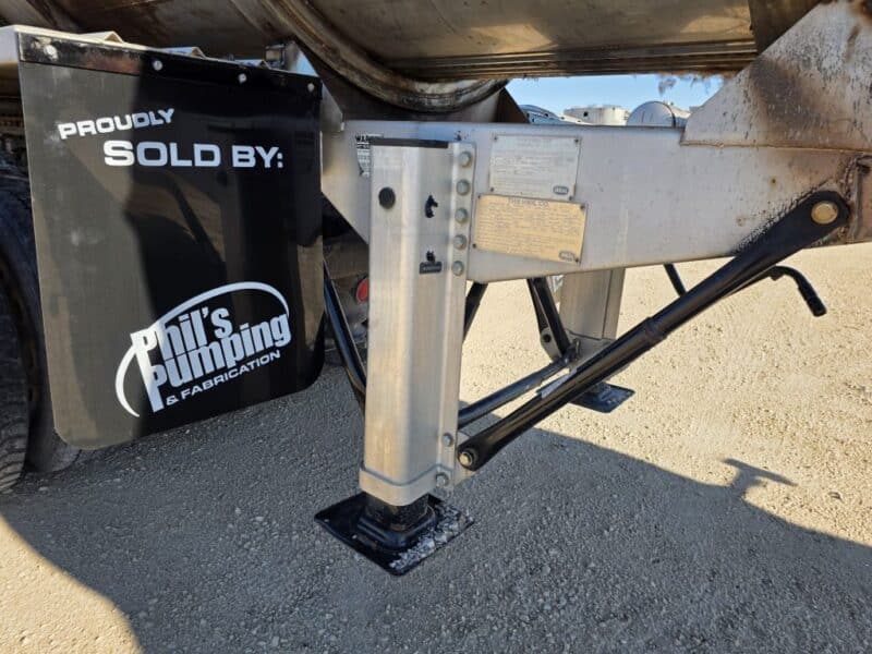 20″ Swivel Tube T-150 1990 Heil 7000 Gallon Stainless Steel Semi Tanker