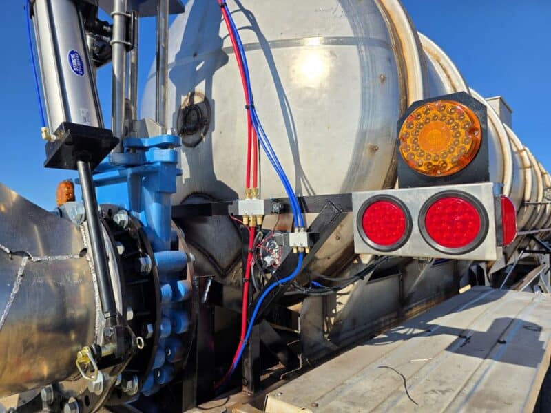 20″ Swivel Tube T-150 1990 Heil 7000 Gallon Stainless Steel Semi Tanker