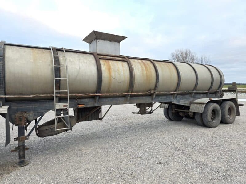 U-4854 1981 Brenner 6500 Gallon Stainless Steel Semi Tanker