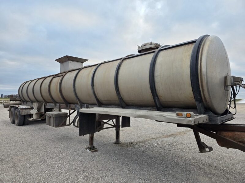 U-4854 1981 Brenner 6500 Gallon Stainless Steel Semi Tanker