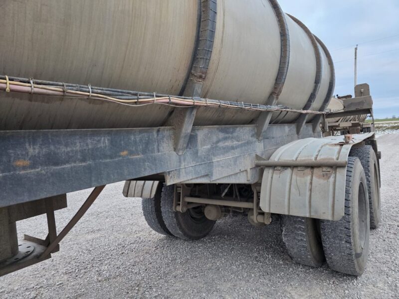 U-4854 1981 Brenner 6500 Gallon Stainless Steel Semi Tanker