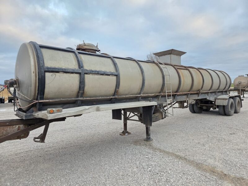 U-4854 1981 Brenner 6500 Gallon Stainless Steel Semi Tanker