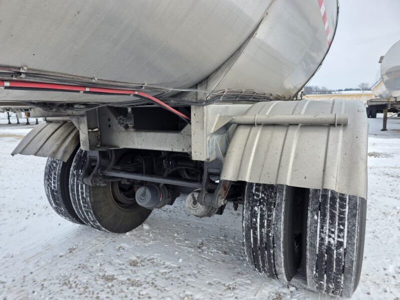 U-4852 1998 Polar 7000 Gallon Stainless Steel Semi Tanker