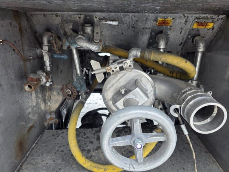 U-4852 1998 Polar 7000 Gallon Stainless Steel Semi Tanker