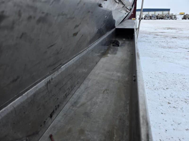 U-4852 1998 Polar 7000 Gallon Stainless Steel Semi Tanker