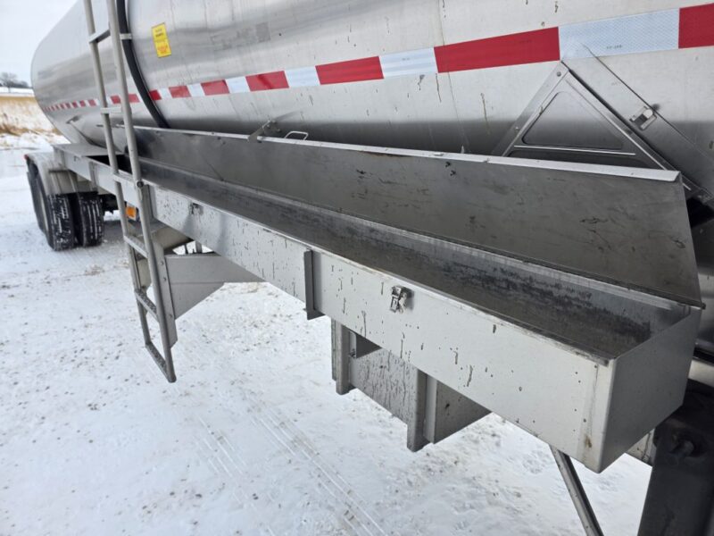 U-4852 1998 Polar 7000 Gallon Stainless Steel Semi Tanker