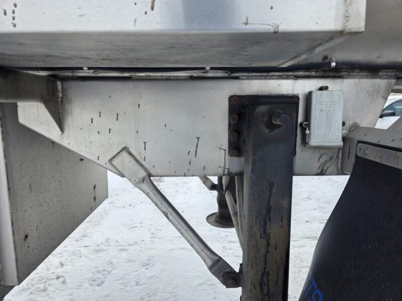 U-4852 1998 Polar 7000 Gallon Stainless Steel Semi Tanker