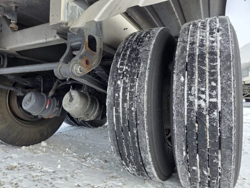 U-4852 1998 Polar 7000 Gallon Stainless Steel Semi Tanker