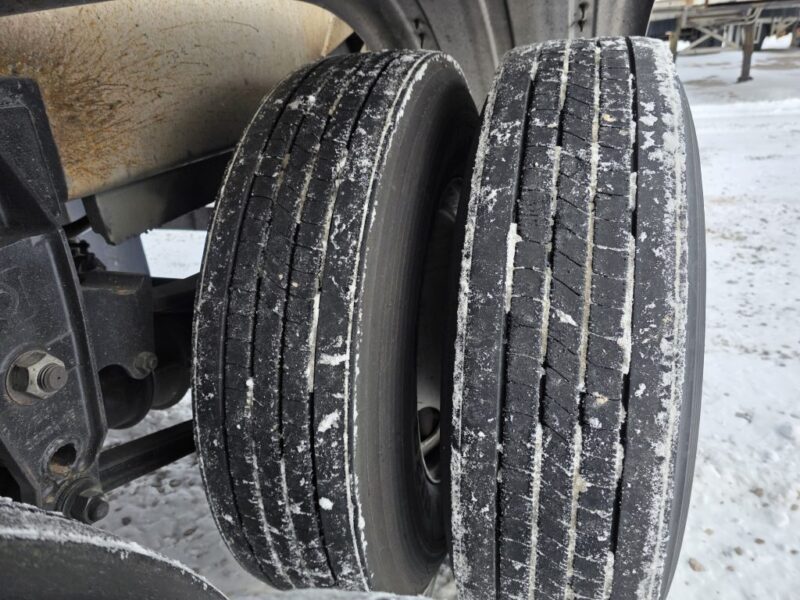 U-4852 1998 Polar 7000 Gallon Stainless Steel Semi Tanker