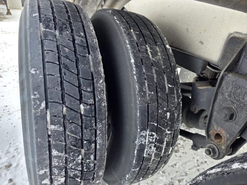 U-4852 1998 Polar 7000 Gallon Stainless Steel Semi Tanker