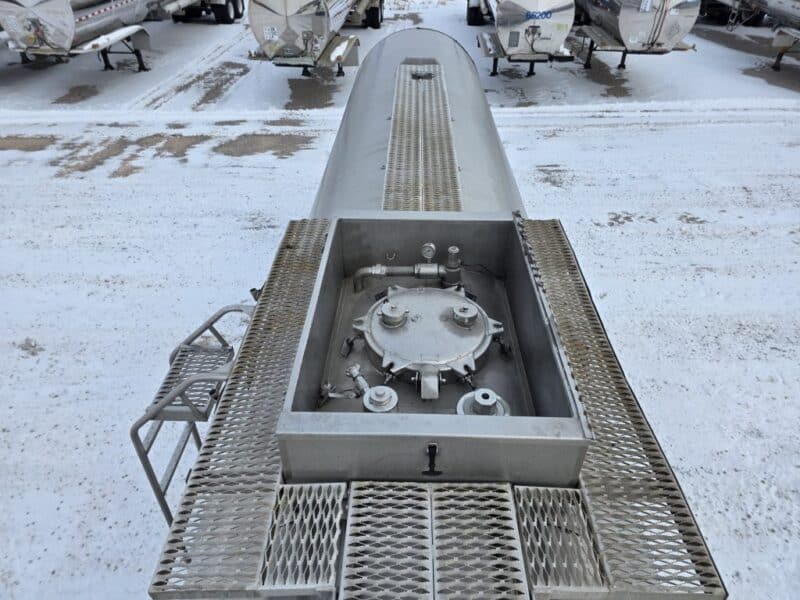 U-4852 1998 Polar 7000 Gallon Stainless Steel Semi Tanker