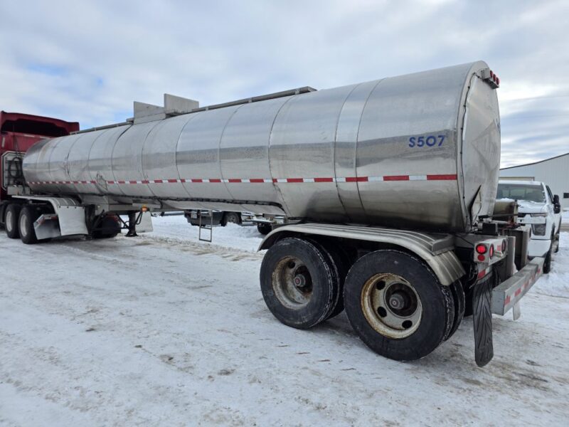 U-4853 1991 Brenner 6700 Gallon Stainless Steel Semi Tanker