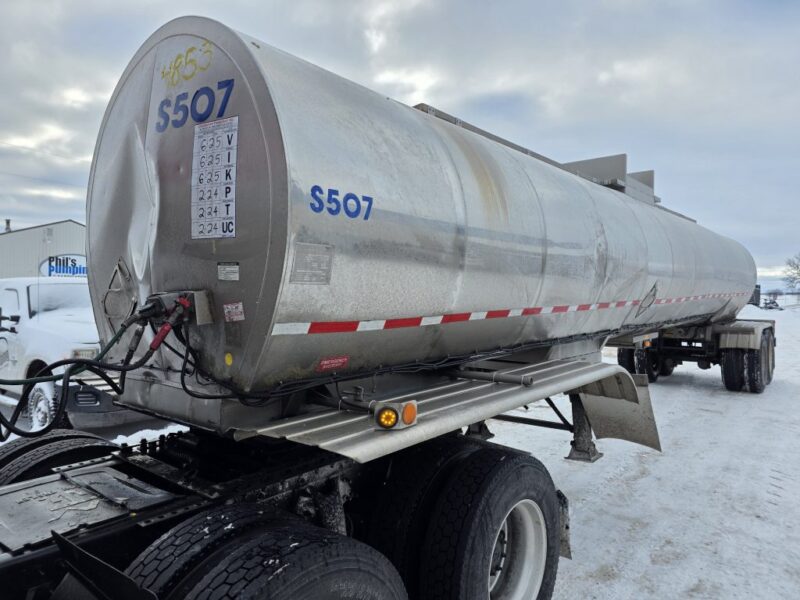 U-4853 1991 Brenner 6700 Gallon Stainless Steel Semi Tanker