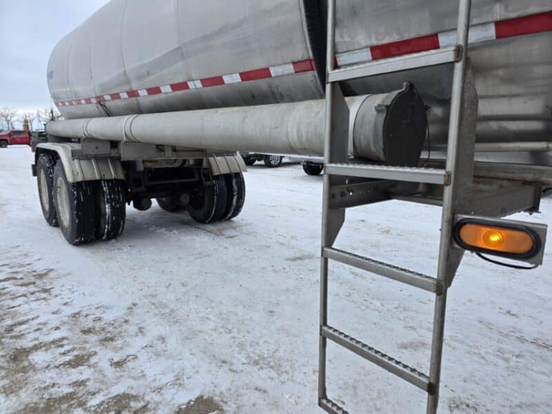U-4853 1991 Brenner 6700 Gallon Stainless Steel Semi Tanker
