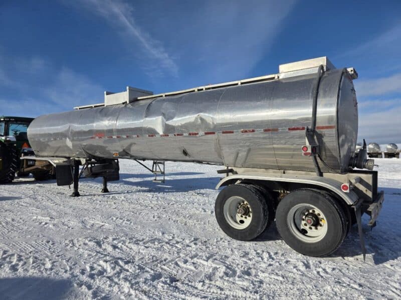 U-4858 1987 Fruehauf 6500 Gallon Stainless Steel Semi Tanker