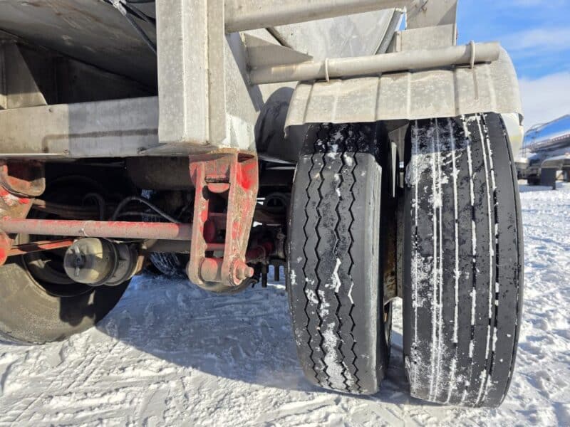 U-4858 1987 Fruehauf 6500 Gallon Stainless Steel Semi Tanker