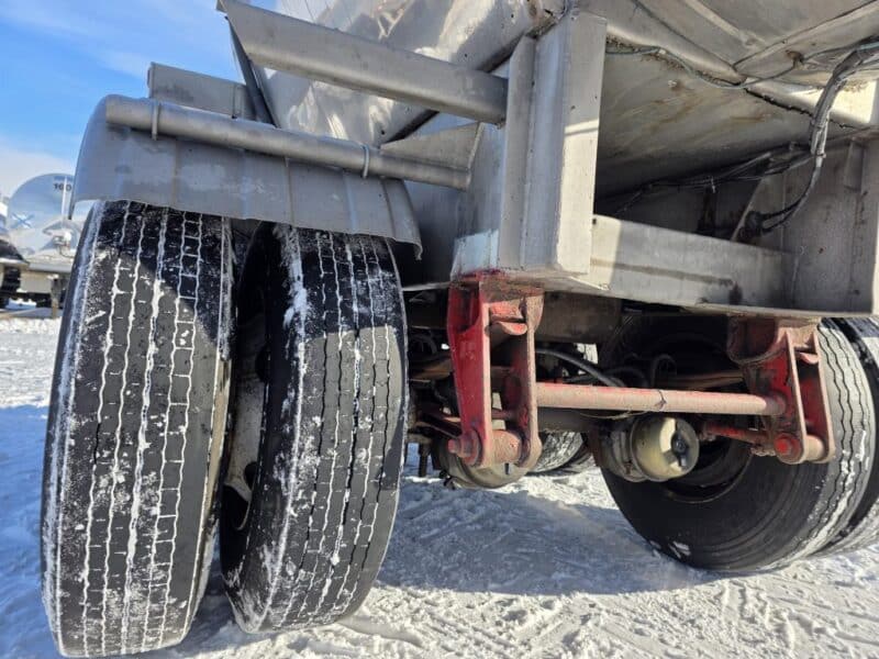 U-4858 1987 Fruehauf 6500 Gallon Stainless Steel Semi Tanker