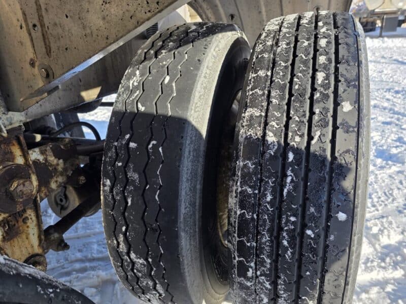 U-4858 1987 Fruehauf 6500 Gallon Stainless Steel Semi Tanker