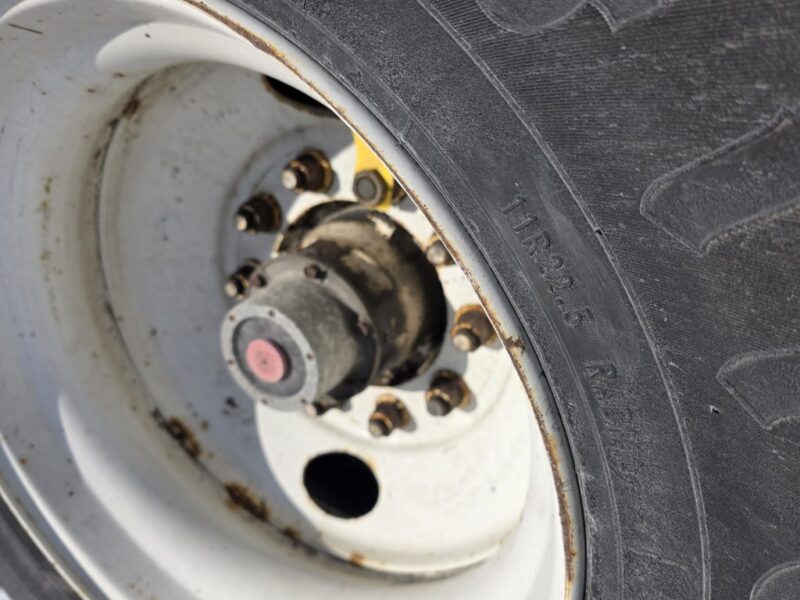 U-4858 1987 Fruehauf 6500 Gallon Stainless Steel Semi Tanker