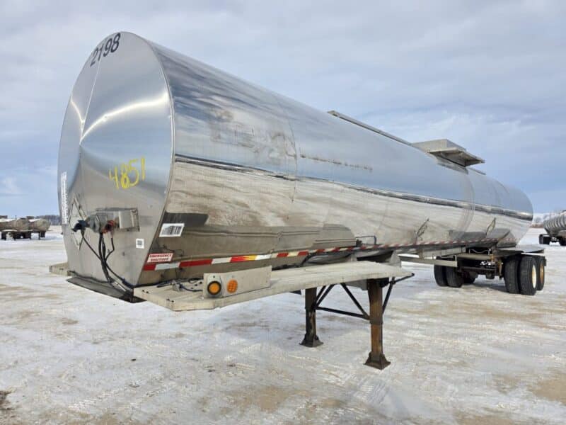 U-4851 1990 Heil 7000 Gallon Stainless Steel Semi Tanker