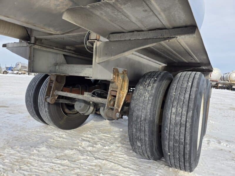 U-4851 1990 Heil 7000 Gallon Stainless Steel Semi Tanker