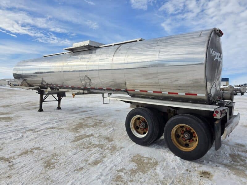 U-4851 1990 Heil 7000 Gallon Stainless Steel Semi Tanker