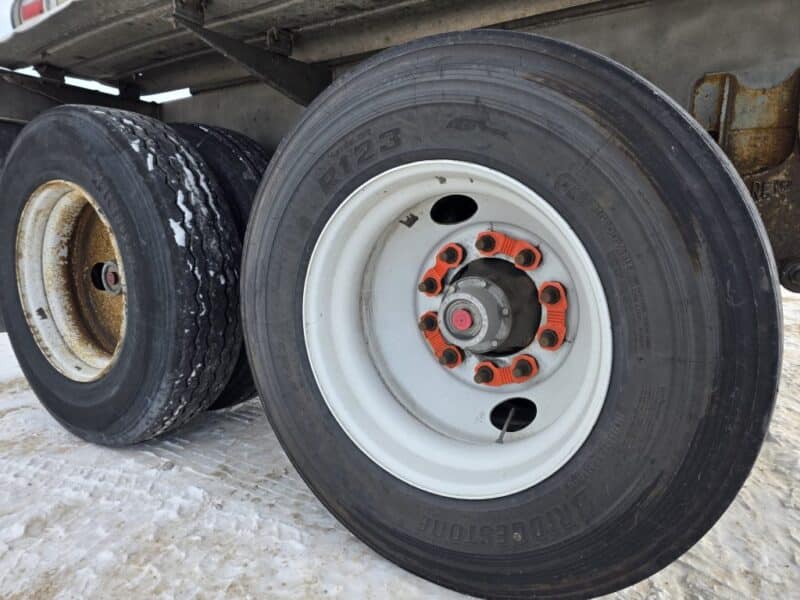 U-4851 1990 Heil 7000 Gallon Stainless Steel Semi Tanker