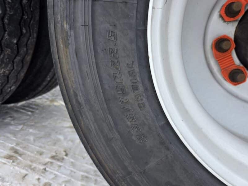 U-4851 1990 Heil 7000 Gallon Stainless Steel Semi Tanker