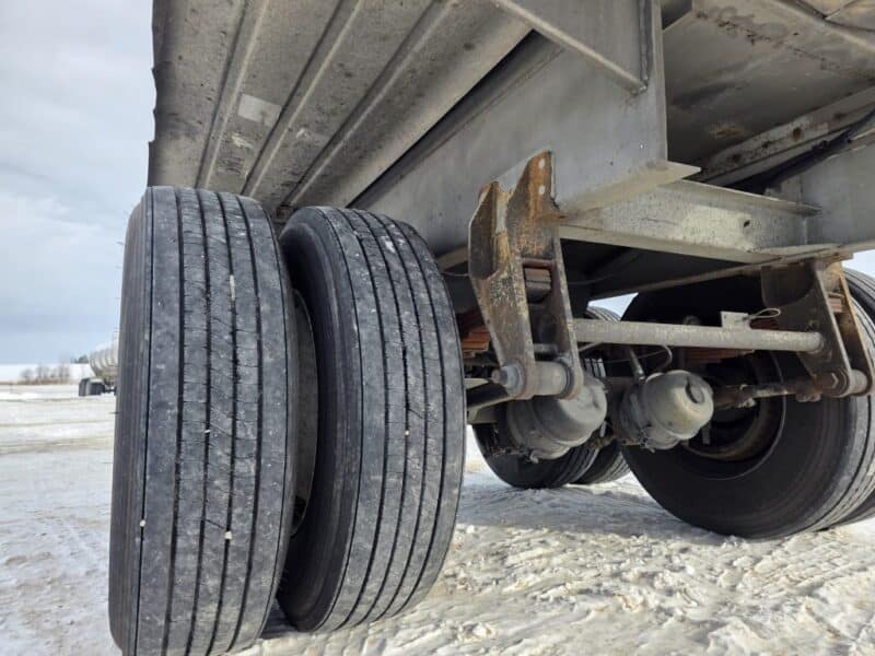 U-4851 1990 Heil 7000 Gallon Stainless Steel Semi Tanker