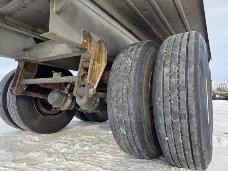 U-4851 1990 Heil 7000 Gallon Stainless Steel Semi Tanker