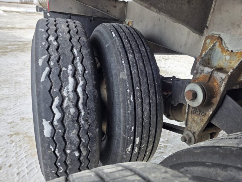 U-4851 1990 Heil 7000 Gallon Stainless Steel Semi Tanker