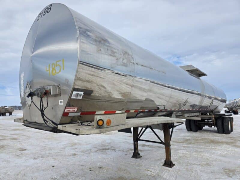 U-4851 1990 Heil 7000 Gallon Stainless Steel Semi Tanker